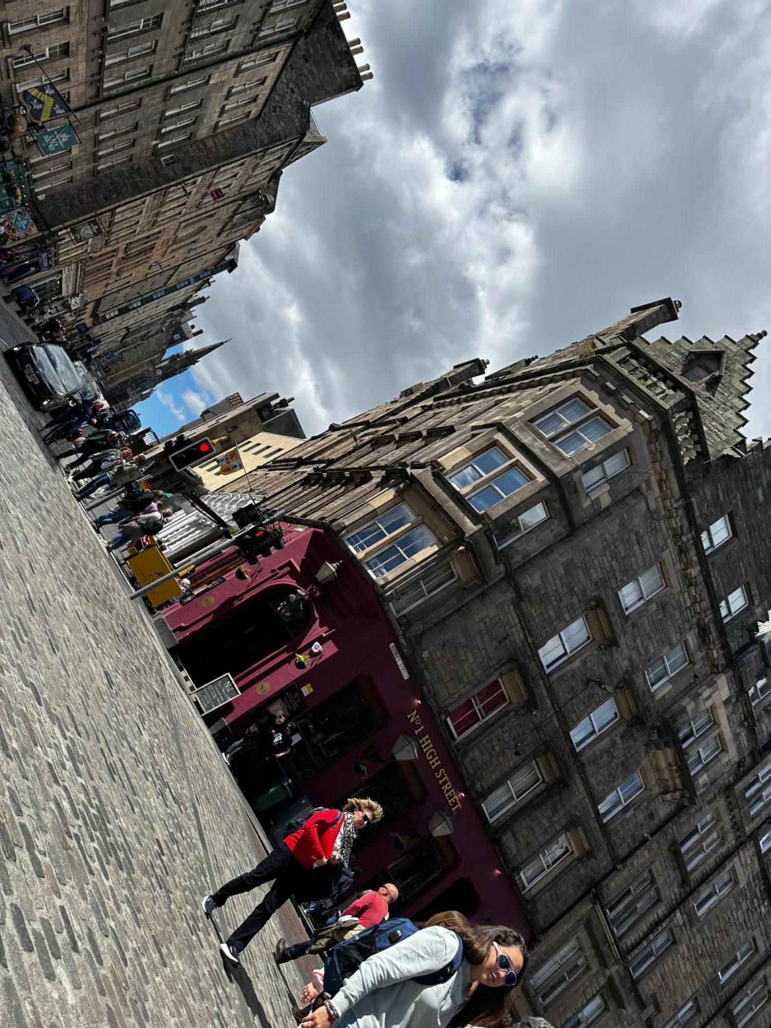 Old House In Central Of Old Town Edinburgh Exterior photo